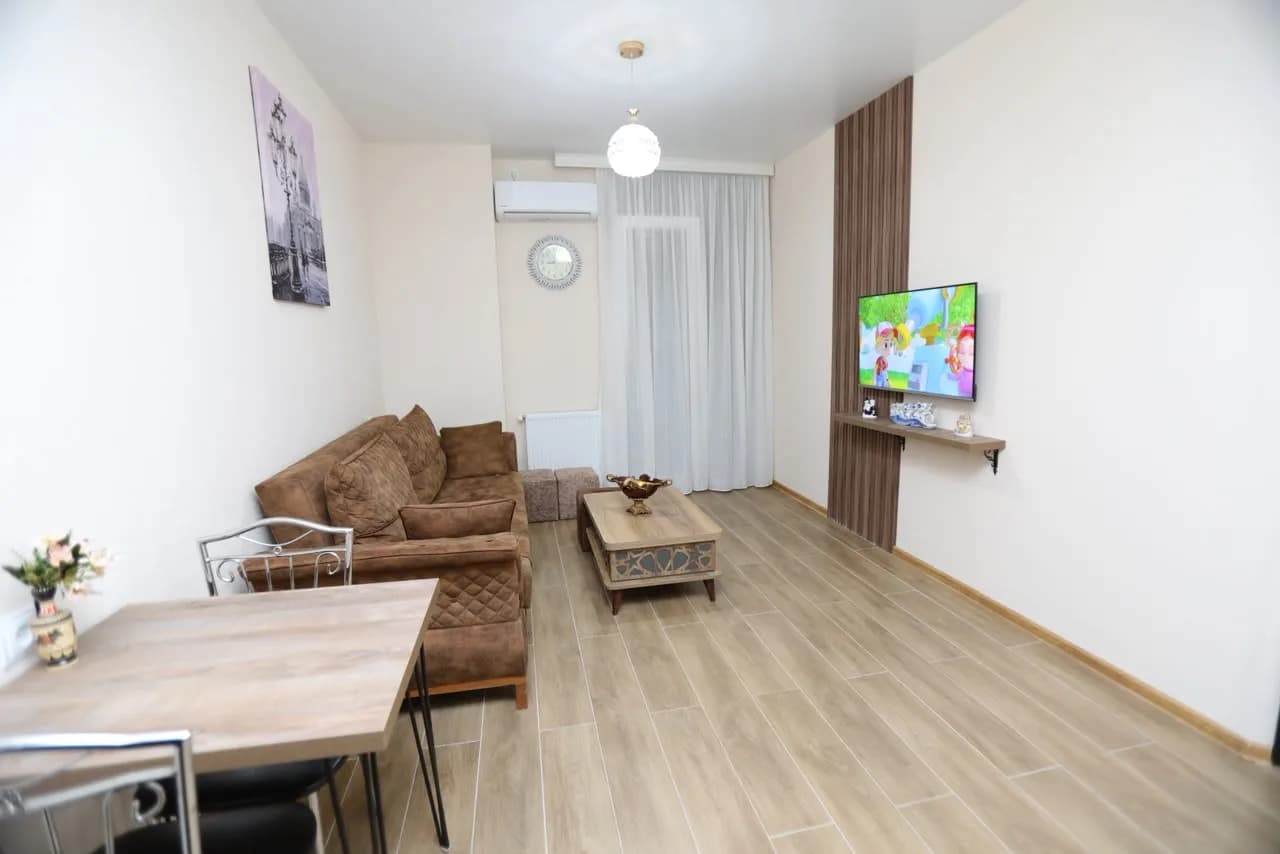 Квартира 1+1 в Батуми · Центр · 42 м² — Фото 1