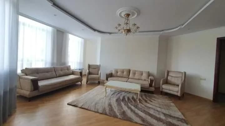 Квартира в Батуми · Центр · 80 м² — Фото 1