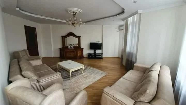 Квартира в Батуми · Центр · 80 м² — Фото 2