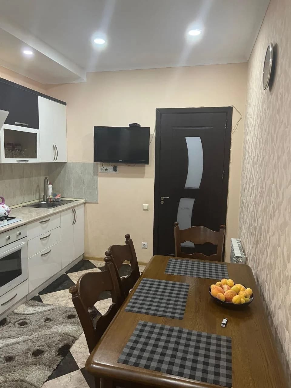 Квартира в Батуми · Центр · 84 м² — Фото 4
