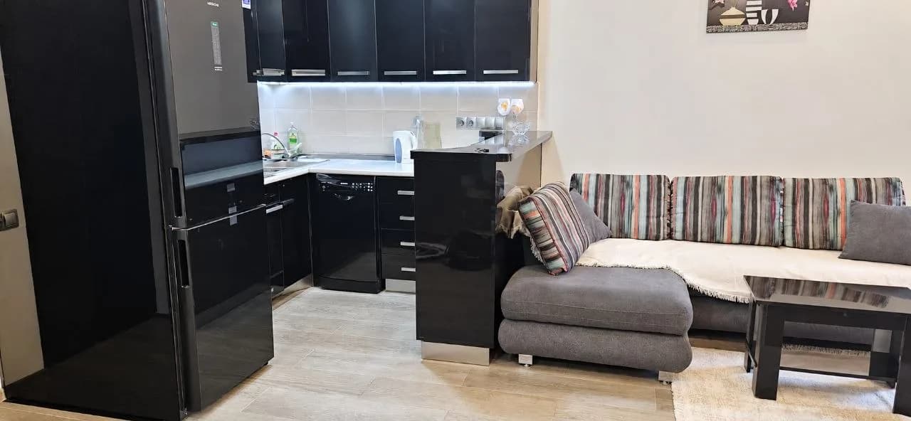 Квартира 1+1 в Батуми · Центр · 50 м² — Фото 2