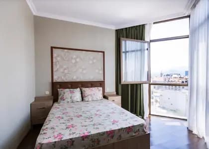 Квартира 1+1 в Батуми · Центр · 51 м²